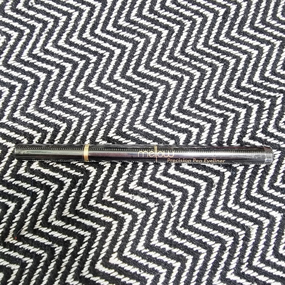 Mellow * Precision Liquid Eyeliner Pen* NEW*Black*